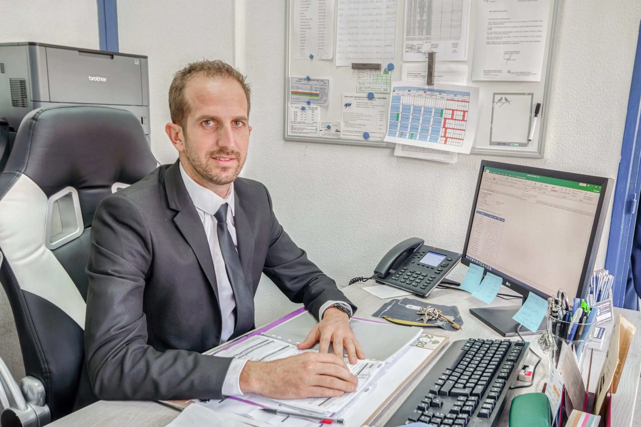 Conseiller funéraire à l'écoute pour le conseil et l'organisation de contrats obsèques sur mesure